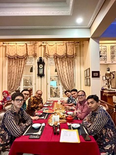 Prof. Ts. Dr. Mohd Hafiz Dzarfan Othman sebagai narasumber Pembinaan Jurnal FSM UNDIP